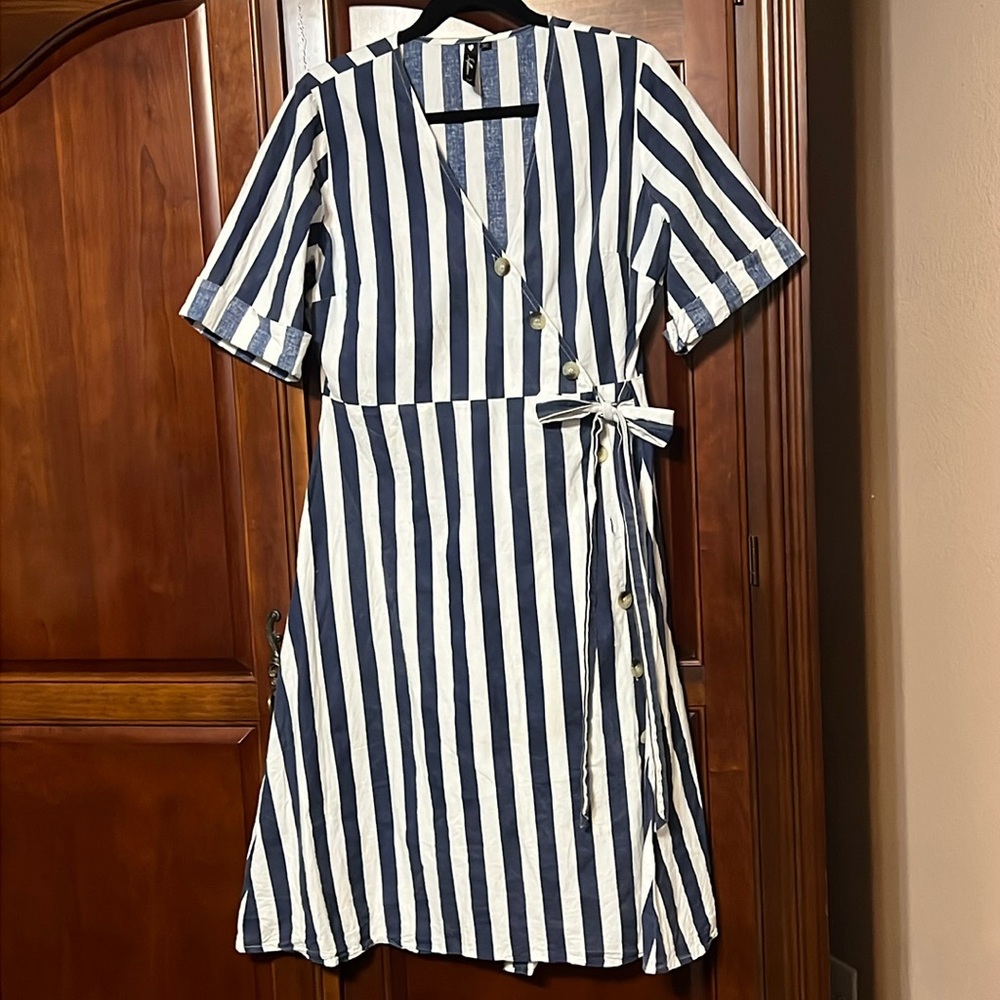 INFLUENCE white and blue dress Size 10